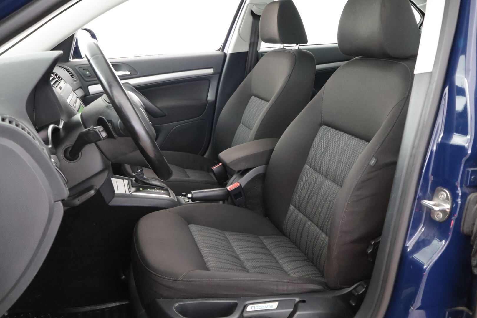Skoda Octavia 2012 2,0 TDI 140 Elegance DSG Autom.** YritysOutlet - Myydään vain yrityksille - Juuri katsastettu | 2x hyvät renkaat Skodan vanteilla | Suomi-auto | Jakopää tehty 12/24