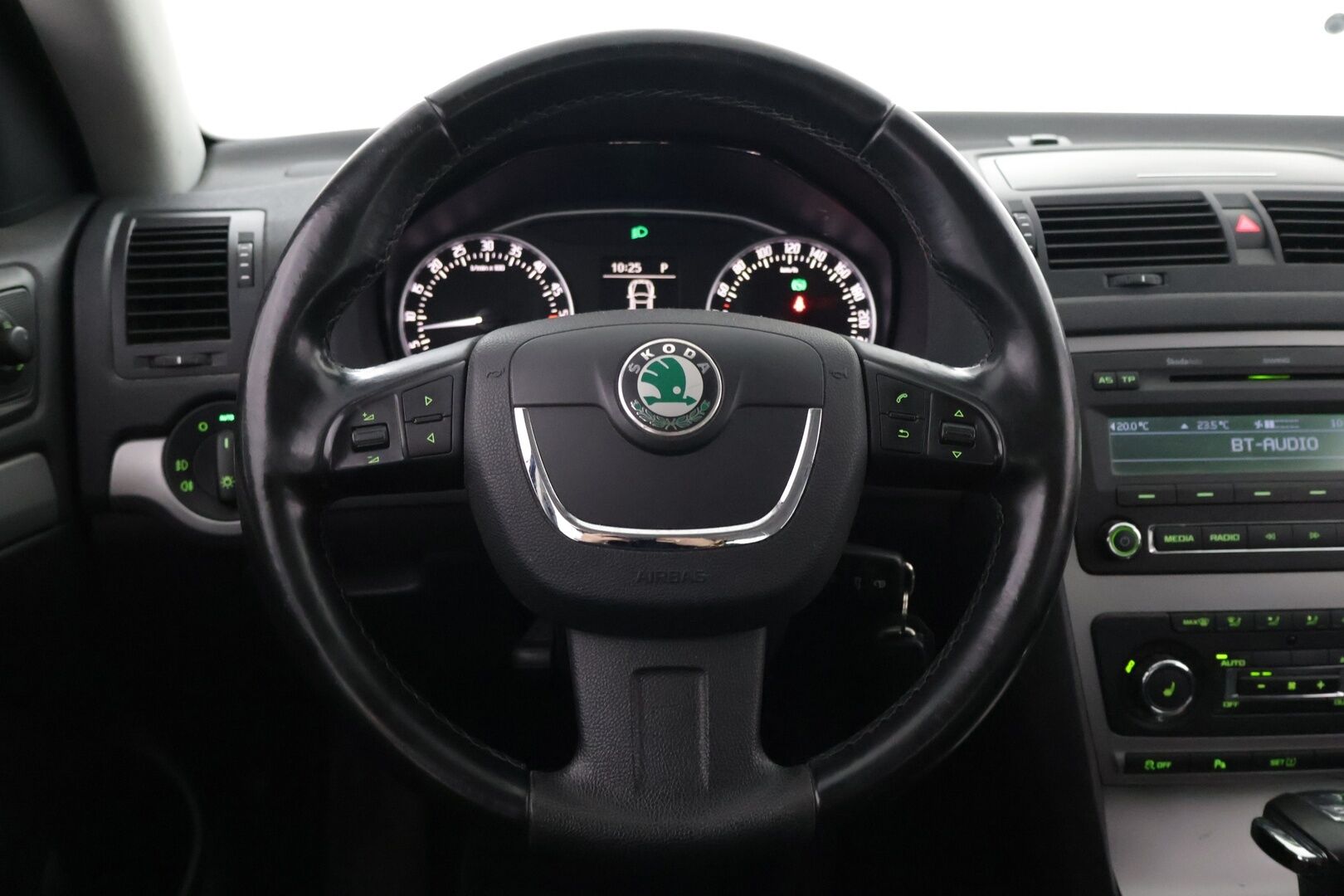 Skoda Octavia 2012 2,0 TDI 140 Elegance DSG Autom.** YritysOutlet - Myydään vain yrityksille - Juuri katsastettu | 2x hyvät renkaat Skodan vanteilla | Suomi-auto | Jakopää tehty 12/24