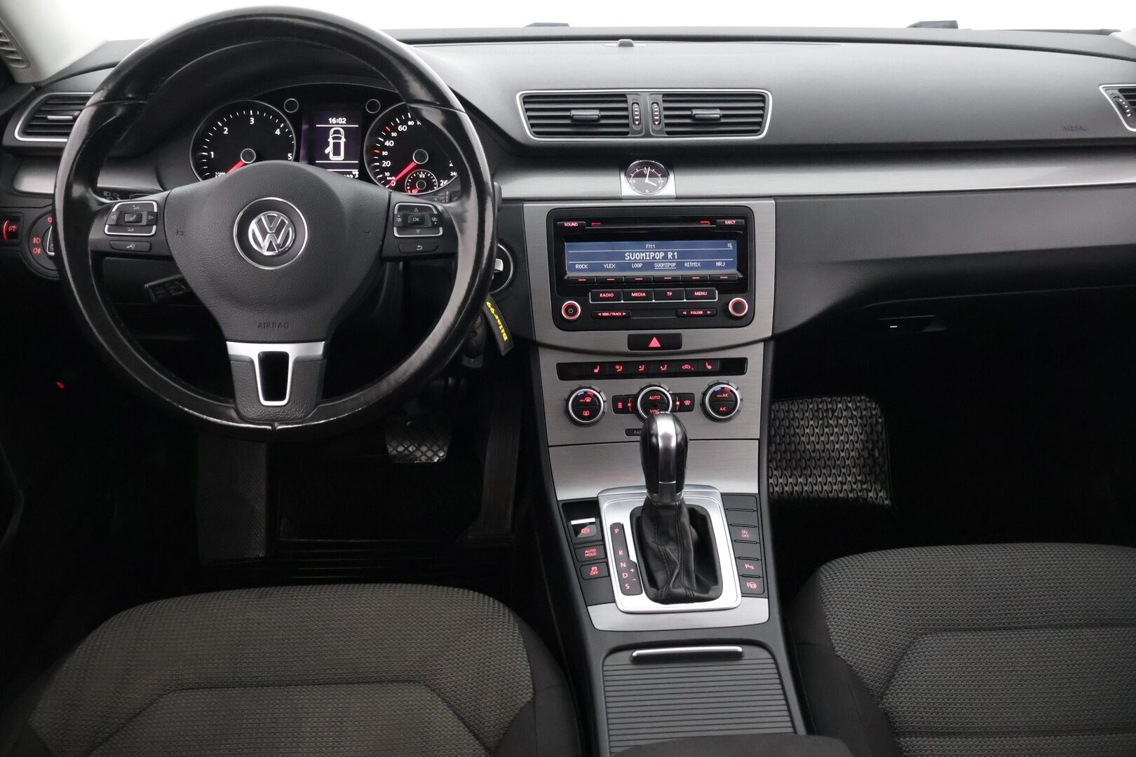 Volkswagen Passat 2012 Variant Comfortline 1,6 TDI 77 kW (105 hv) BlueMotion Technology DSG-automaatti - YritysOutlet - Myydään vain yrityksille - *Suomi-auto / Bi-Xenon ajovalot / Webasto / Tutkat edessä ja takana / Sähkötoiminen takaluukku / Vetokoukku*
