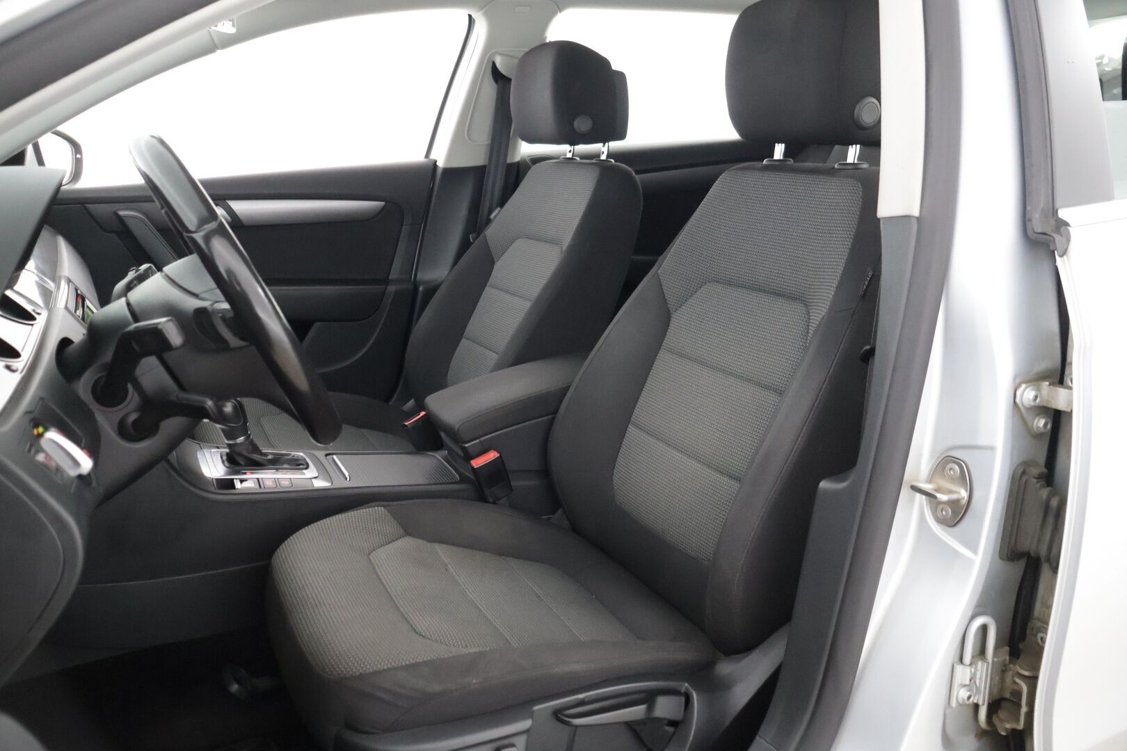 Volkswagen Passat 2012 Variant Comfortline 1,6 TDI 77 kW (105 hv) BlueMotion Technology DSG-automaatti - YritysOutlet - Myydään vain yrityksille - *Suomi-auto / Bi-Xenon ajovalot / Webasto / Tutkat edessä ja takana / Sähkötoiminen takaluukku / Vetokoukku*