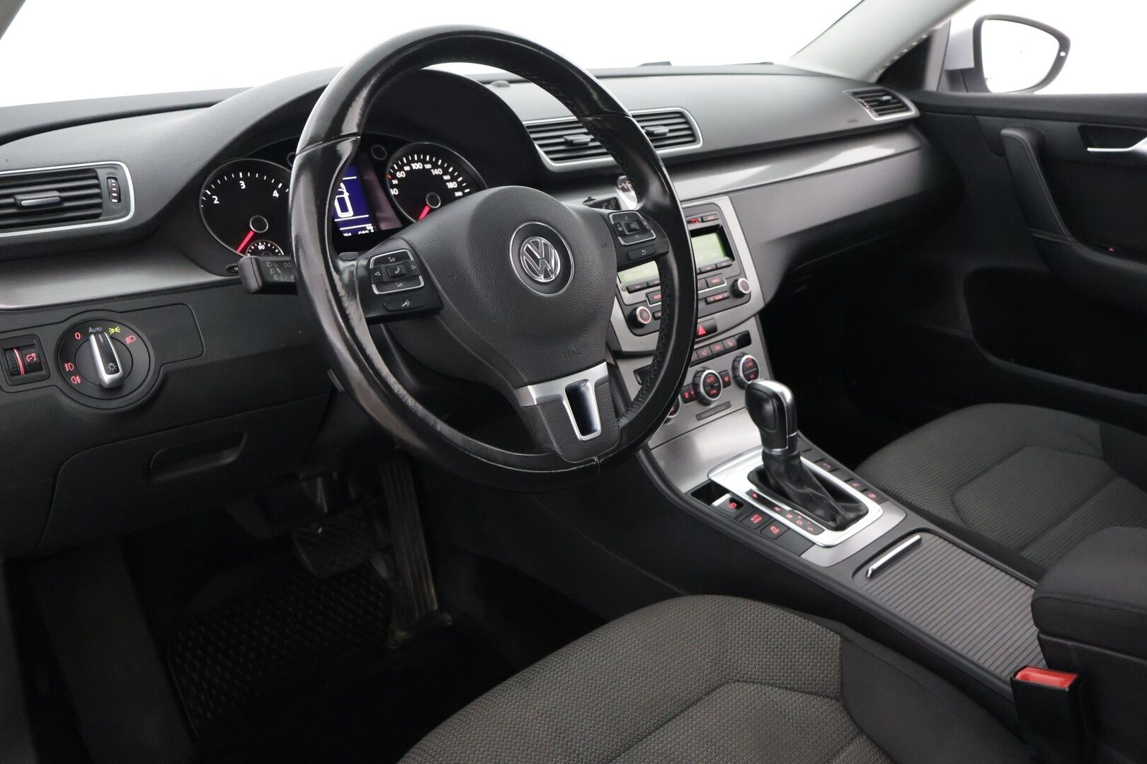 Volkswagen Passat 2012 Variant Comfortline 1,6 TDI 77 kW (105 hv) BlueMotion Technology DSG-automaatti - YritysOutlet - Myydään vain yrityksille - *Suomi-auto / Bi-Xenon ajovalot / Webasto / Tutkat edessä ja takana / Sähkötoiminen takaluukku / Vetokoukku*