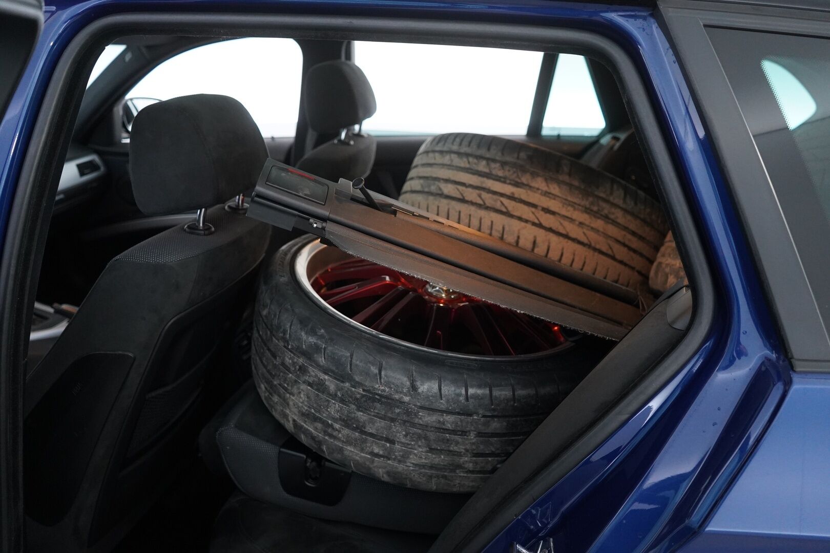 BMW 325 2009 D A E91 Touring M-Sport *MYYDÄÄN HUUTOKAUPAT.COM* - Sporttipenkit / Panorama / Tutkat 