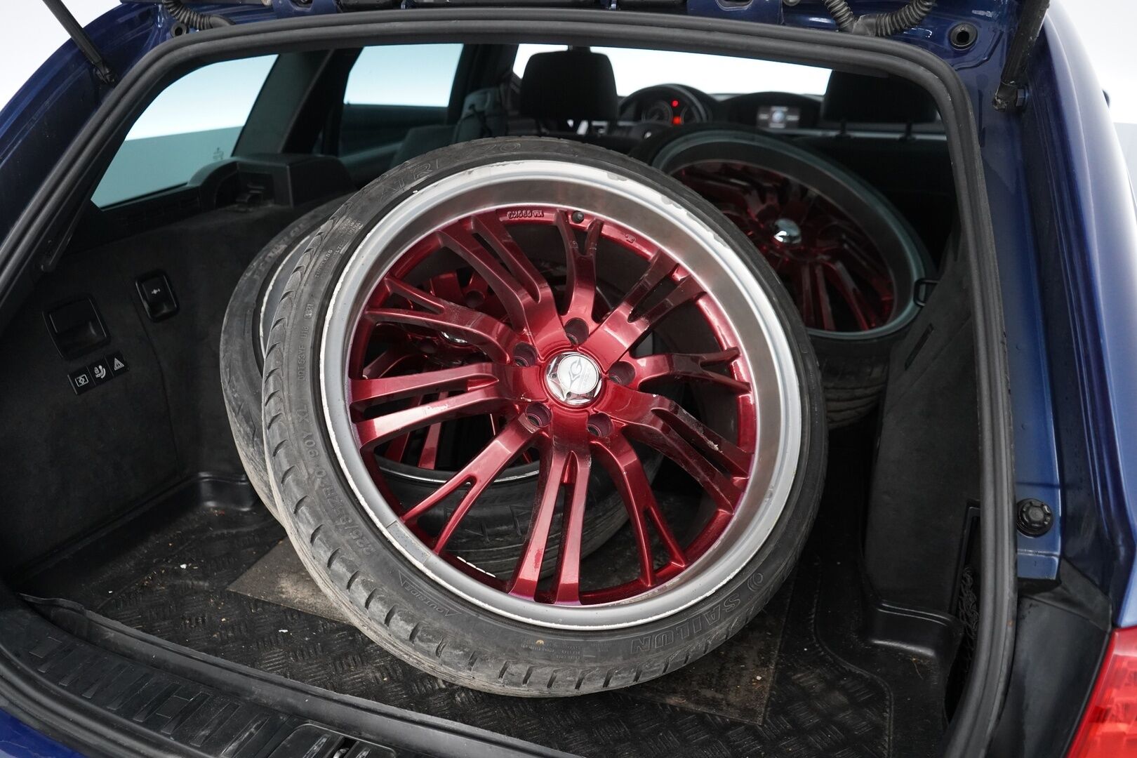 BMW 325 2009 D A E91 Touring M-Sport *MYYDÄÄN HUUTOKAUPAT.COM* - Sporttipenkit / Panorama / Tutkat 