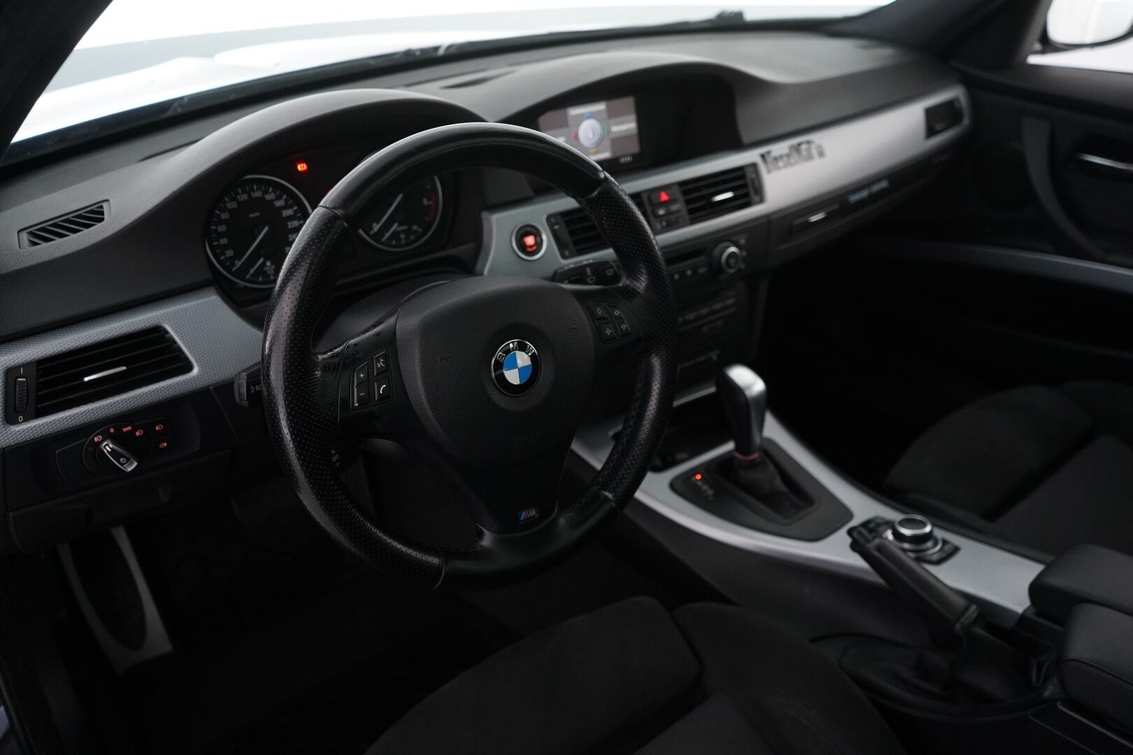 BMW 325 2009 D A E91 Touring M-Sport *MYYDÄÄN HUUTOKAUPAT.COM* - Sporttipenkit / Panorama / Tutkat 