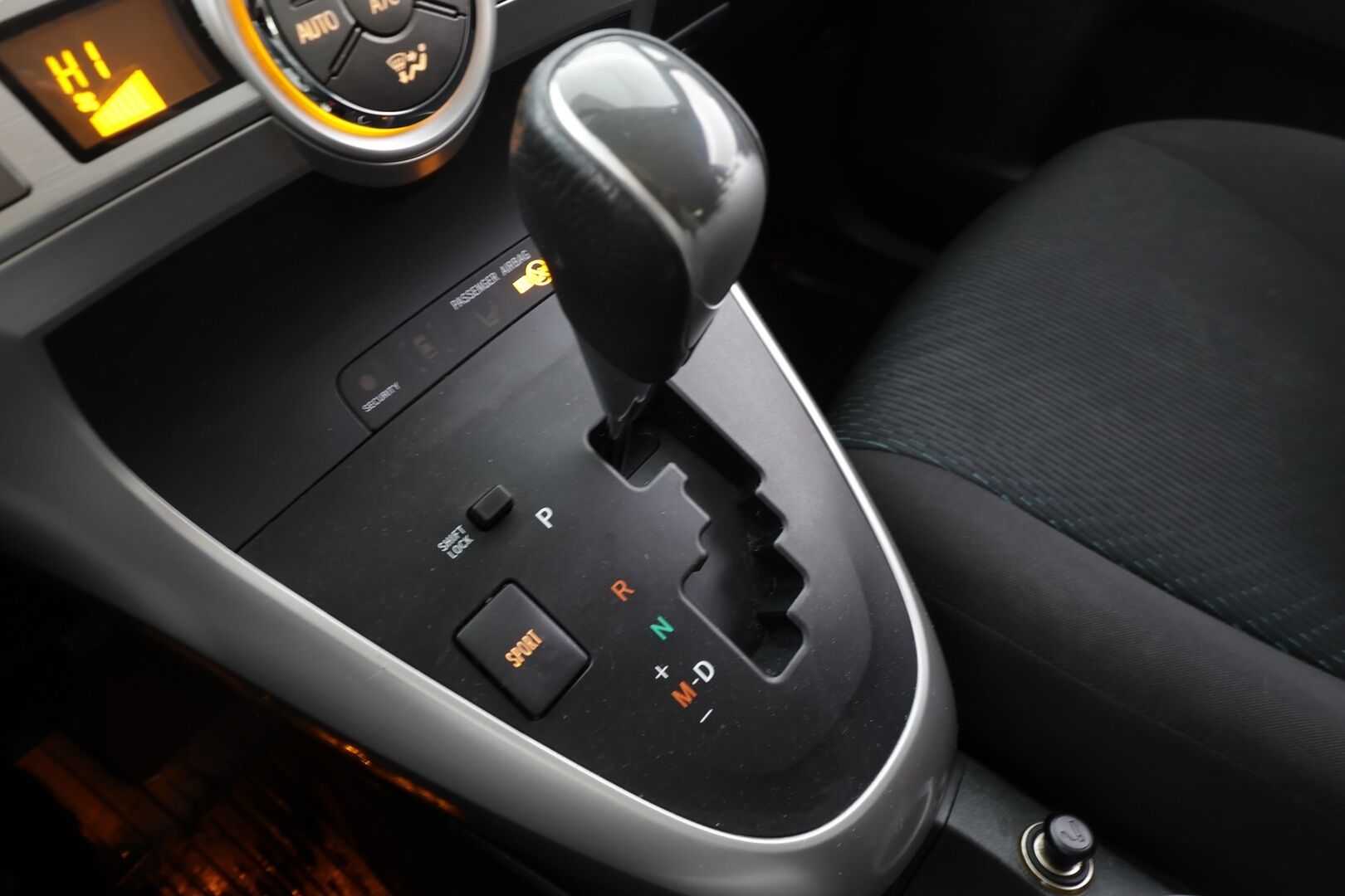 Toyota Verso 2012 1,8 Valvematic Family Multidrive S 7-P * Vakkari / Navi / P.Kamera / Bluetooth / Koukku / Sisätilanlämmitin * - Suomi-auto / Kahdet renkaat - HULLUT JOULUT KORKOTARJOUS 2,49% 