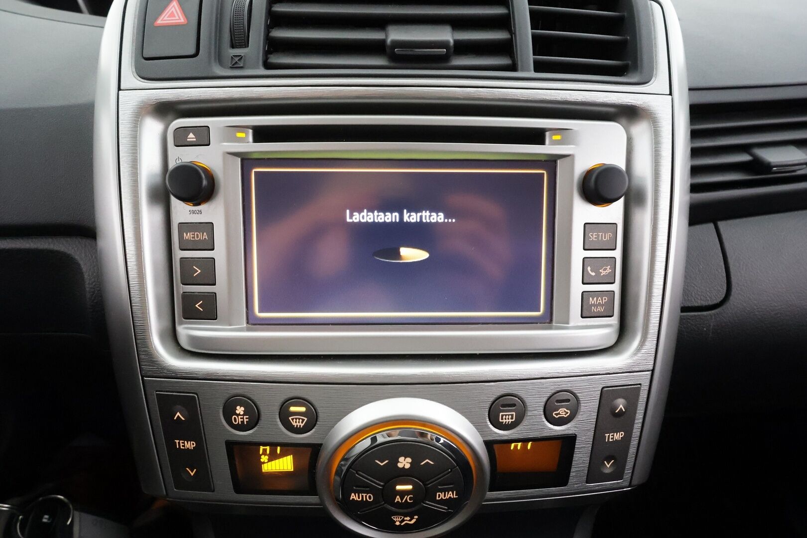 Toyota Verso 2012 1,8 Valvematic Family Multidrive S 7-P * Vakkari / Navi / P.Kamera / Bluetooth / Koukku / Sisätilanlämmitin * - Suomi-auto / Kahdet renkaat - HULLUT JOULUT KORKOTARJOUS 2,49% 