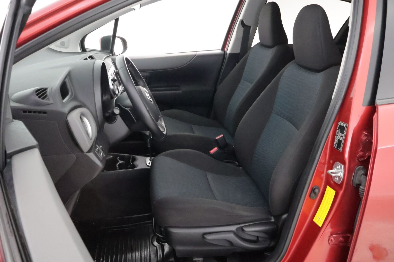 Toyota Yaris 2012 1,33 Dual VVT-i Linea Sol 5ov Multidrive S *Suomiauto / Peruutuskamera / Lohko&Sisä / Vakkari / Navi* - Metalliväri / Juuri saapunut Tampereelle!