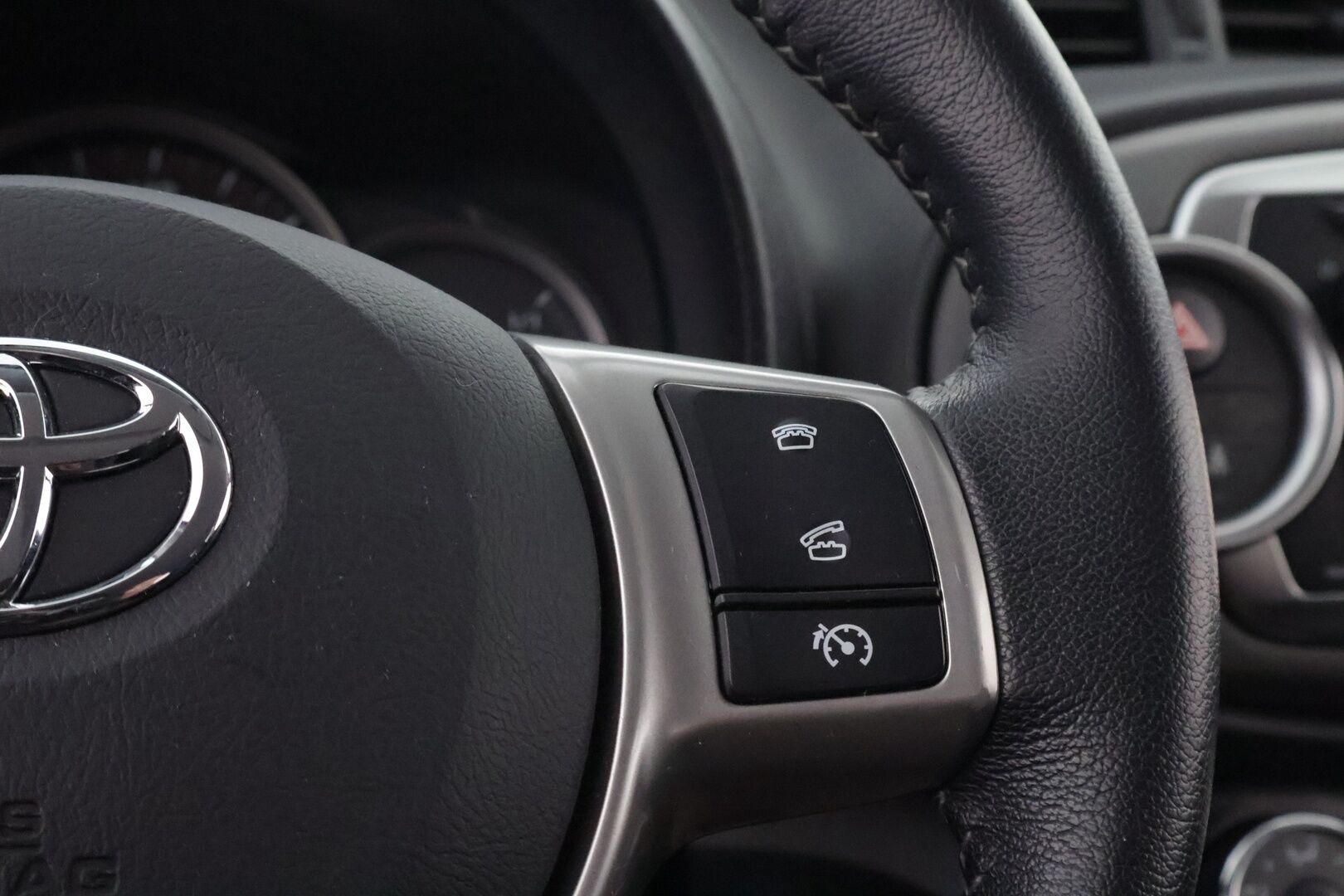 Toyota Yaris 2012 1,33 Dual VVT-i Linea Sol 5ov Multidrive S *Suomiauto / Peruutuskamera / Lohko&Sisä / Vakkari / Navi* - Metalliväri / Juuri saapunut Tampereelle!