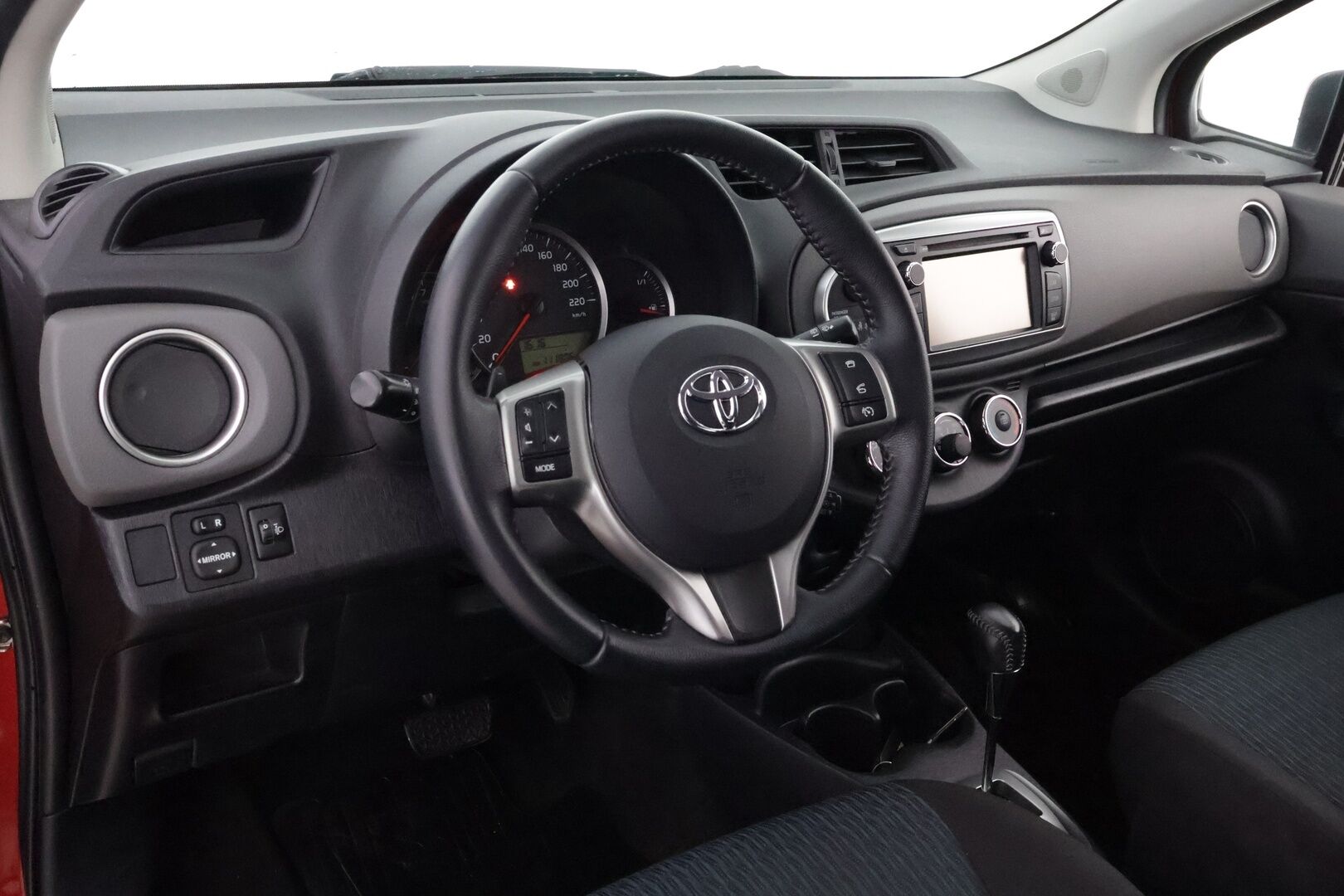 Toyota Yaris 2012 1,33 Dual VVT-i Linea Sol 5ov Multidrive S *Suomiauto / Peruutuskamera / Lohko&Sisä / Vakkari / Navi* - Metalliväri / Juuri saapunut Tampereelle!