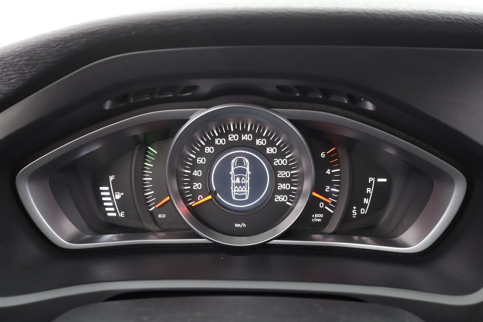 Volvo V40 2013 D4 Momentum Business aut * Suomi-auto / Vakkari / Xenon / Puolinahat / Webasto / KeylessGo * - Kahdet renkaat aluvanteilla / Merkkihuollettu - HULLU BLACKWEEK KORKOTARJOUS 2,49%