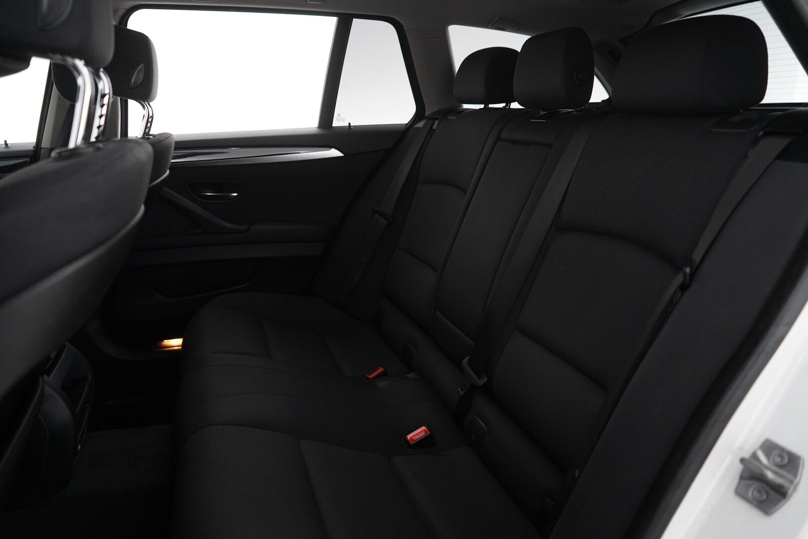 BMW 520 2013 TwinPower Turbo A F11 Touring Business Automatic *Webasto / Irr.Koukku / Sähkökontti / Tutkat / Osasähköpenkit* - Kahdet OEM Vanteet / Juuri huollettu / Katsastus 09/2026 - HULLUT BLACKWEEK JATKOT - KORKOTARJOUS 2,49%