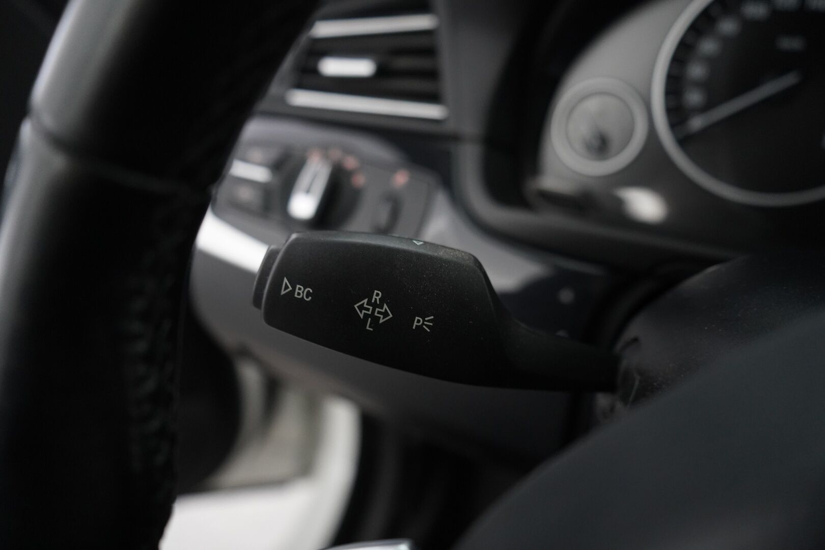 BMW 520 2013 TwinPower Turbo A F11 Touring Business Automatic *Webasto / Irr.Koukku / Sähkökontti / Tutkat / Osasähköpenkit* - Kahdet OEM Vanteet / Juuri huollettu / Katsastus 09/2026 - HULLUT BLACKWEEK JATKOT - KORKOTARJOUS 2,49%