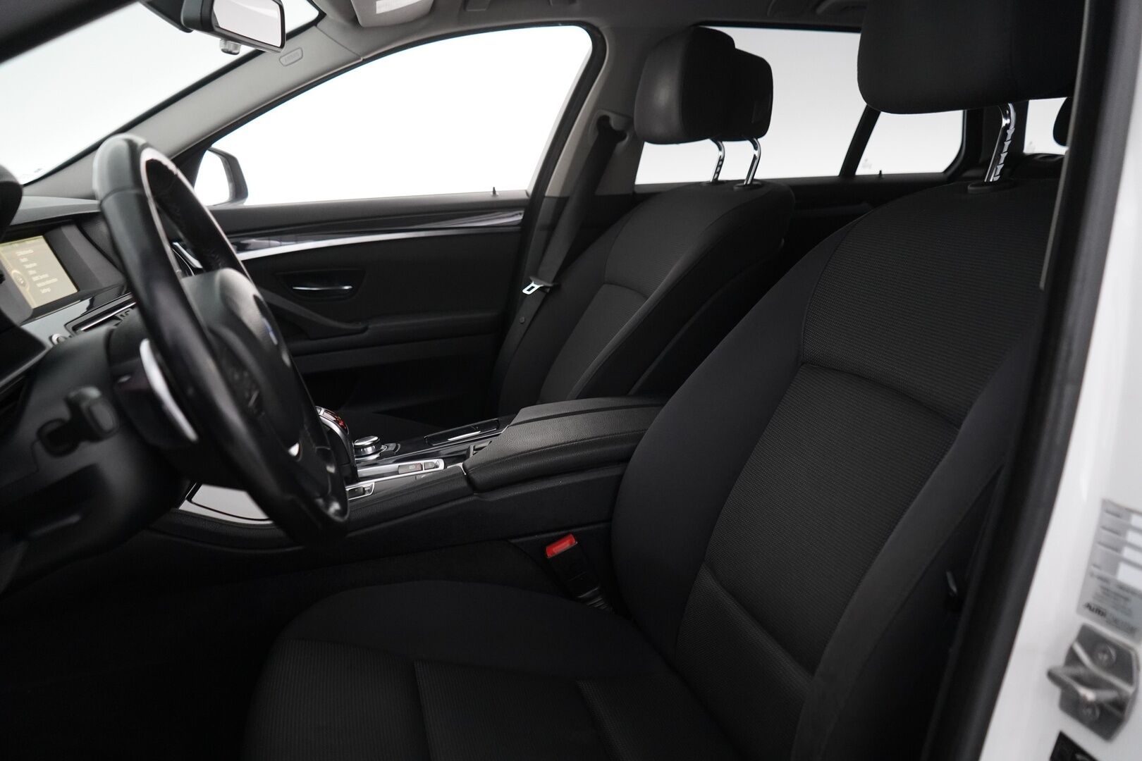 BMW 520 2013 TwinPower Turbo A F11 Touring Business Automatic *Webasto / Irr.Koukku / Sähkökontti / Tutkat / Osasähköpenkit* - Kahdet OEM Vanteet / Juuri huollettu / Katsastus 09/2026 - HULLUT BLACKWEEK JATKOT - KORKOTARJOUS 2,49%