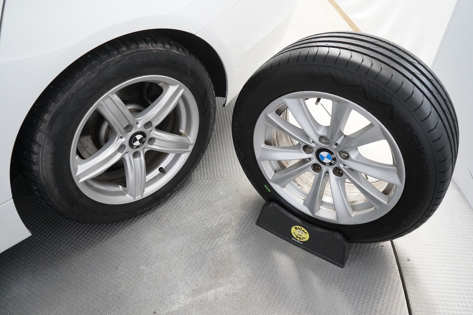 BMW 520 2013 TwinPower Turbo A F11 Touring Business Automatic *Webasto / Irr.Koukku / Sähkökontti / Tutkat / Osasähköpenkit* - Kahdet OEM Vanteet / Juuri huollettu / Katsastus 09/2026 - HULLUT BLACKWEEK JATKOT - KORKOTARJOUS 2,49%