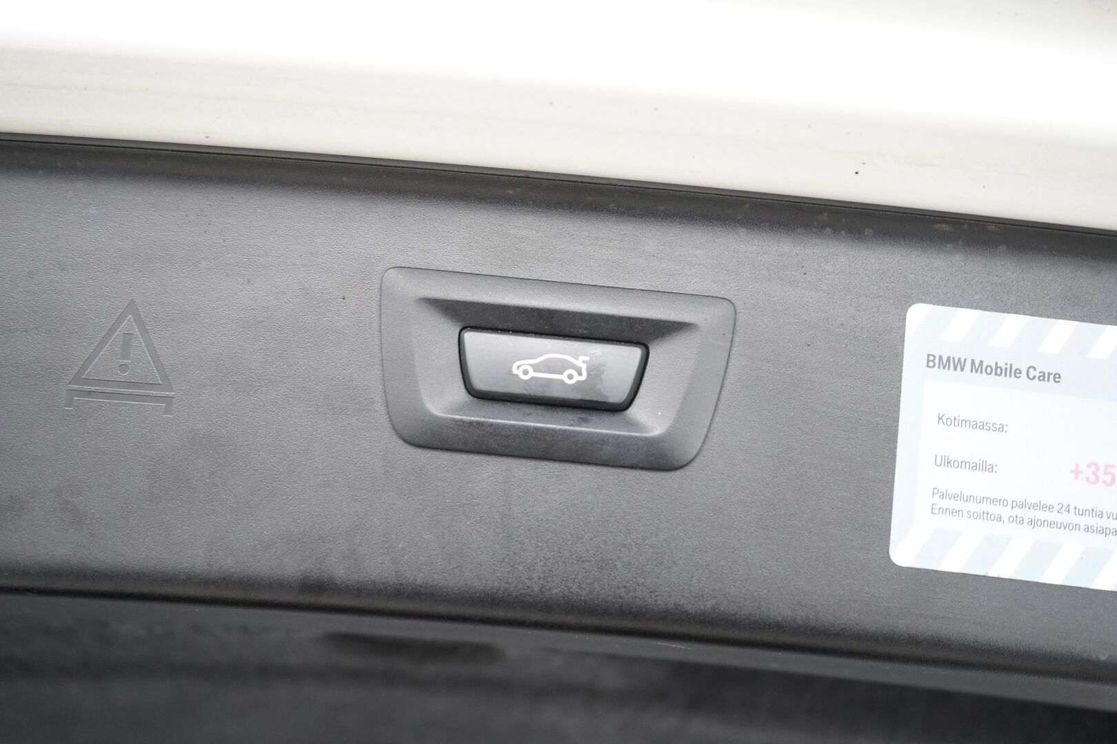 BMW 520 2013 TwinPower Turbo A F11 Touring Business Automatic *Webasto / Irr.Koukku / Sähkökontti / Tutkat / Osasähköpenkit* - Kahdet OEM Vanteet / Juuri huollettu / Katsastus 09/2026 - HULLUT BLACKWEEK JATKOT - KORKOTARJOUS 2,49%