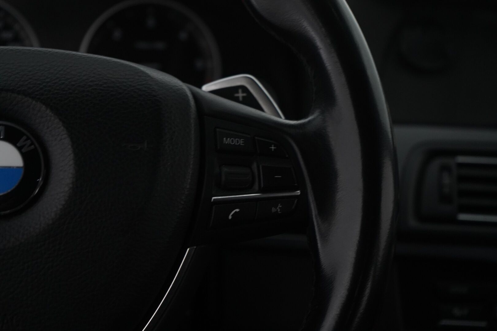 BMW 520 2013 TwinPower Turbo A F11 Touring Business Automatic *Webasto / Irr.Koukku / Sähkökontti / Tutkat / Osasähköpenkit* - Kahdet OEM Vanteet / Juuri huollettu / Katsastus 09/2026 - HULLUT BLACKWEEK JATKOT - KORKOTARJOUS 2,49%