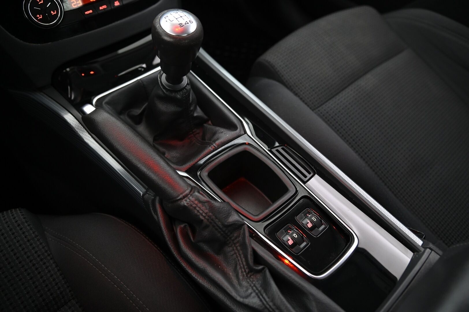 Peugeot 508 2011 Active HDi 140 FAP  *YritysOutlet - Myydään vain yrityksille* *Pa-Lämmitin / Vakkari / Koukku* - *YritysOutlet - Myydään vain yrityksille* 2x renkaat / Suomiauto