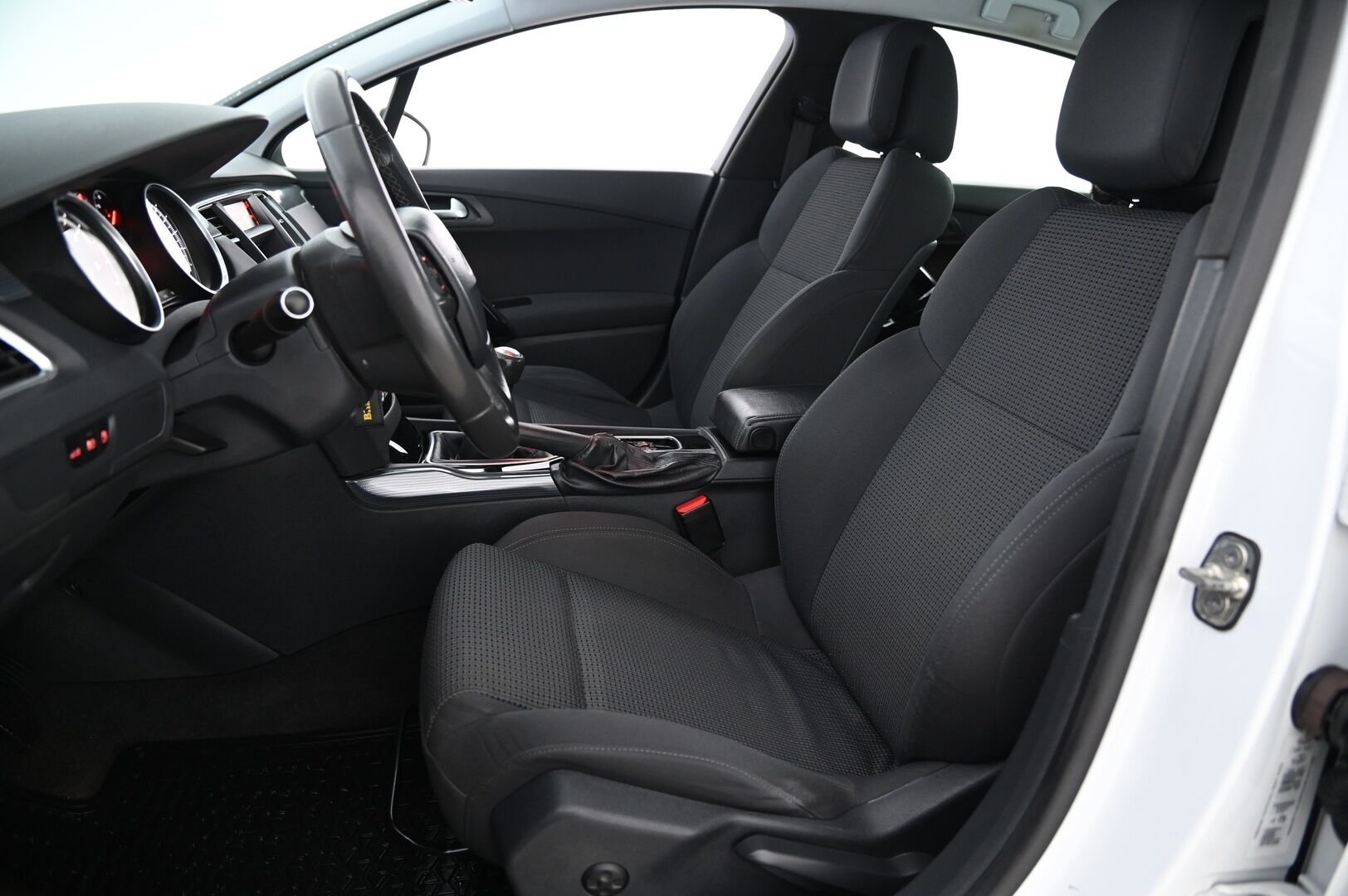 Peugeot 508 2011 Active HDi 140 FAP  *YritysOutlet - Myydään vain yrityksille* *Pa-Lämmitin / Vakkari / Koukku* - *YritysOutlet - Myydään vain yrityksille* 2x renkaat / Suomiauto