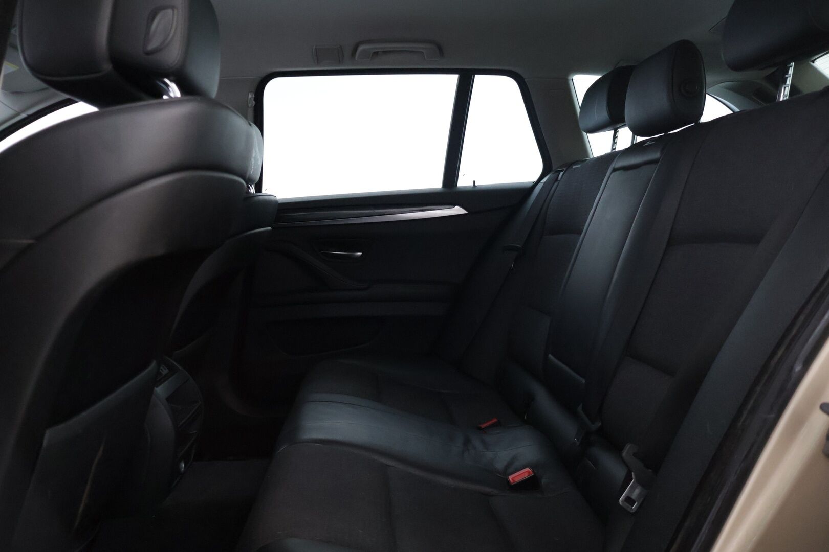 BMW 520 2011 F11 Touring 520d A Business - | Myydään vain huutokaupat.com | Suomi-auto | Vetokoukku | Vakionopeudensäädin | - KORKO VAIN 3,99 %