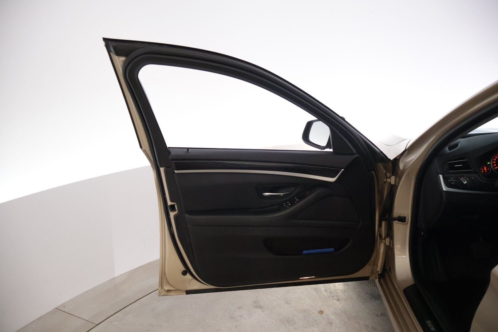 BMW 520 2011 F11 Touring 520d A Business - | Myydään vain huutokaupat.com | Suomi-auto | Vetokoukku | Vakionopeudensäädin | - KORKO VAIN 3,99 %