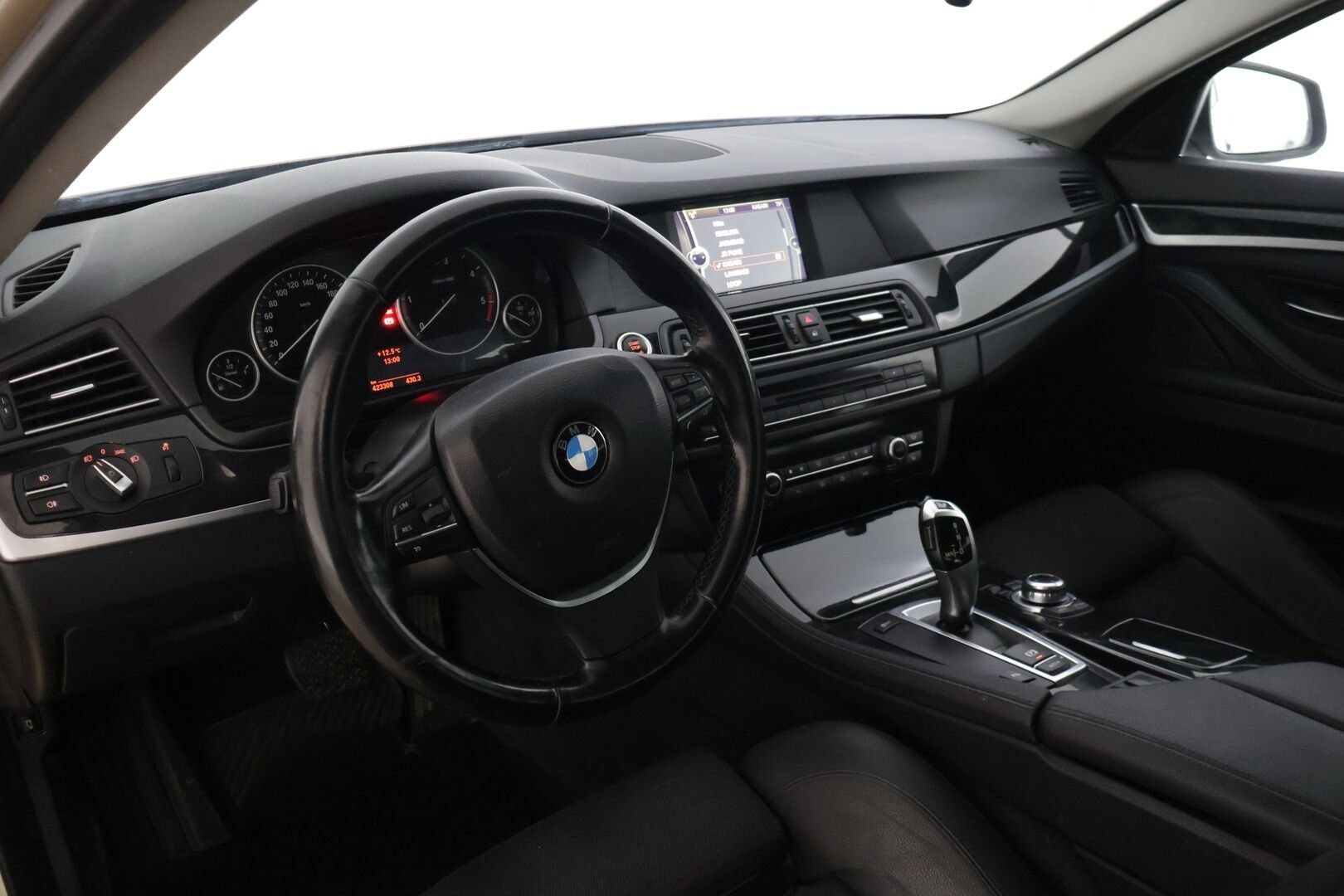 BMW 520 2011 F11 Touring 520d A Business - | Myydään vain huutokaupat.com | Suomi-auto | Vetokoukku | Vakionopeudensäädin | - KORKO VAIN 3,99 %