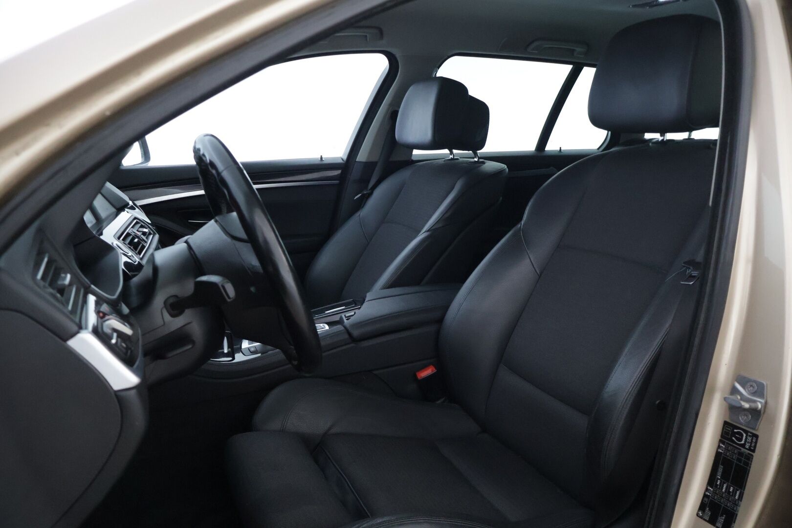BMW 520 2011 F11 Touring 520d A Business - | Myydään vain huutokaupat.com | Suomi-auto | Vetokoukku | Vakionopeudensäädin | - KORKO VAIN 3,99 %