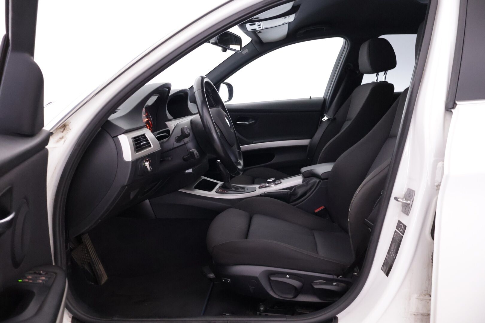 BMW 318 2011 E90 Sedan Limited Business *Myydään Huutokaupat.com