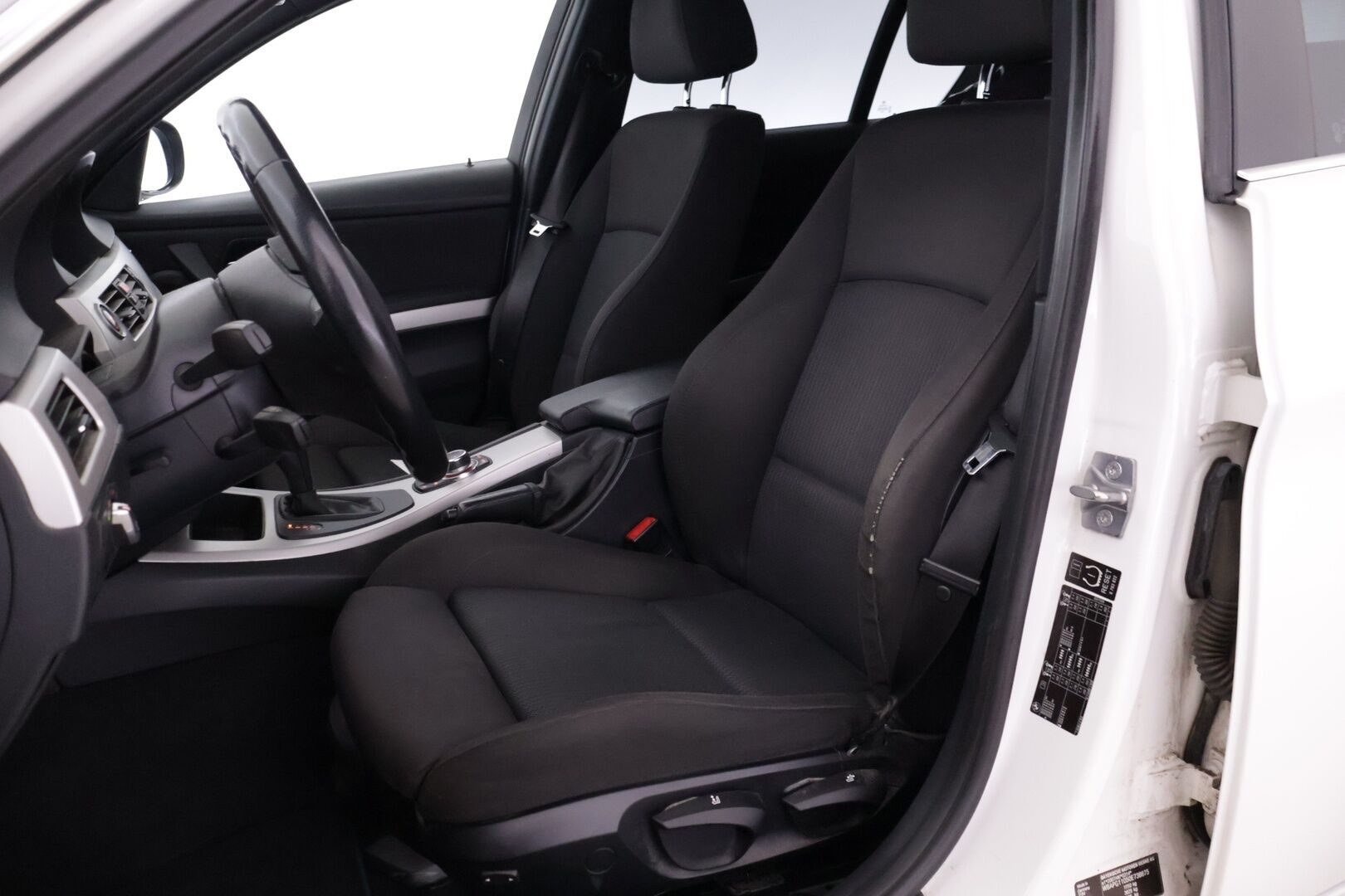 BMW 318 2011 E90 Sedan Limited Business *Myydään Huutokaupat.com