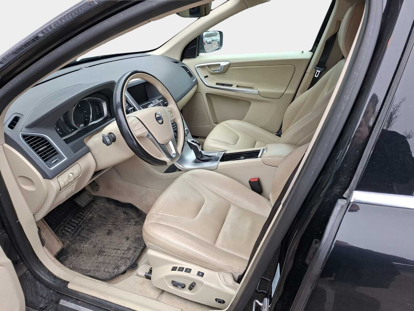 Volvo XC60 2016 D5 AWD Business Classic Summum aut / EI ADBLUETA / NAHKASISUSTA / SUOMI AUTO