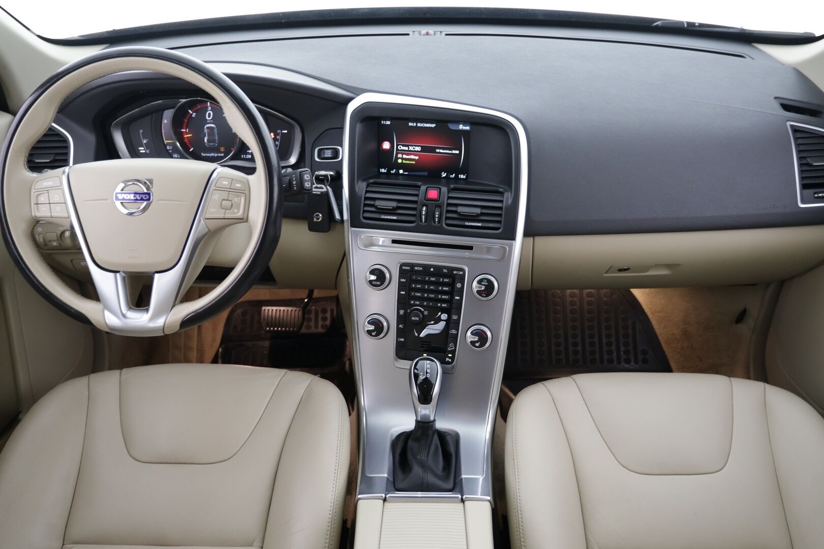 Volvo XC60 2017 D5 AWD Business Classic Summum aut  *Vaalea nahkasisusta / Kessy / Webasto / High Performance audio - Huippuvarusteet / Kattava huoltohistoria / Hyvin pidetty / Ilman Adblueta