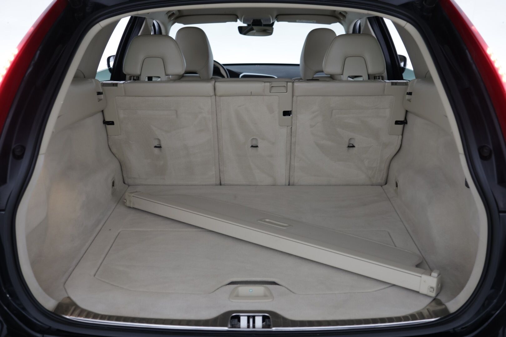 Volvo XC60 2017 D5 AWD Business Classic Summum aut  *Vaalea nahkasisusta / Kessy / Webasto / High Performance audio - Huippuvarusteet / Kattava huoltohistoria / Hyvin pidetty / Ilman Adblueta