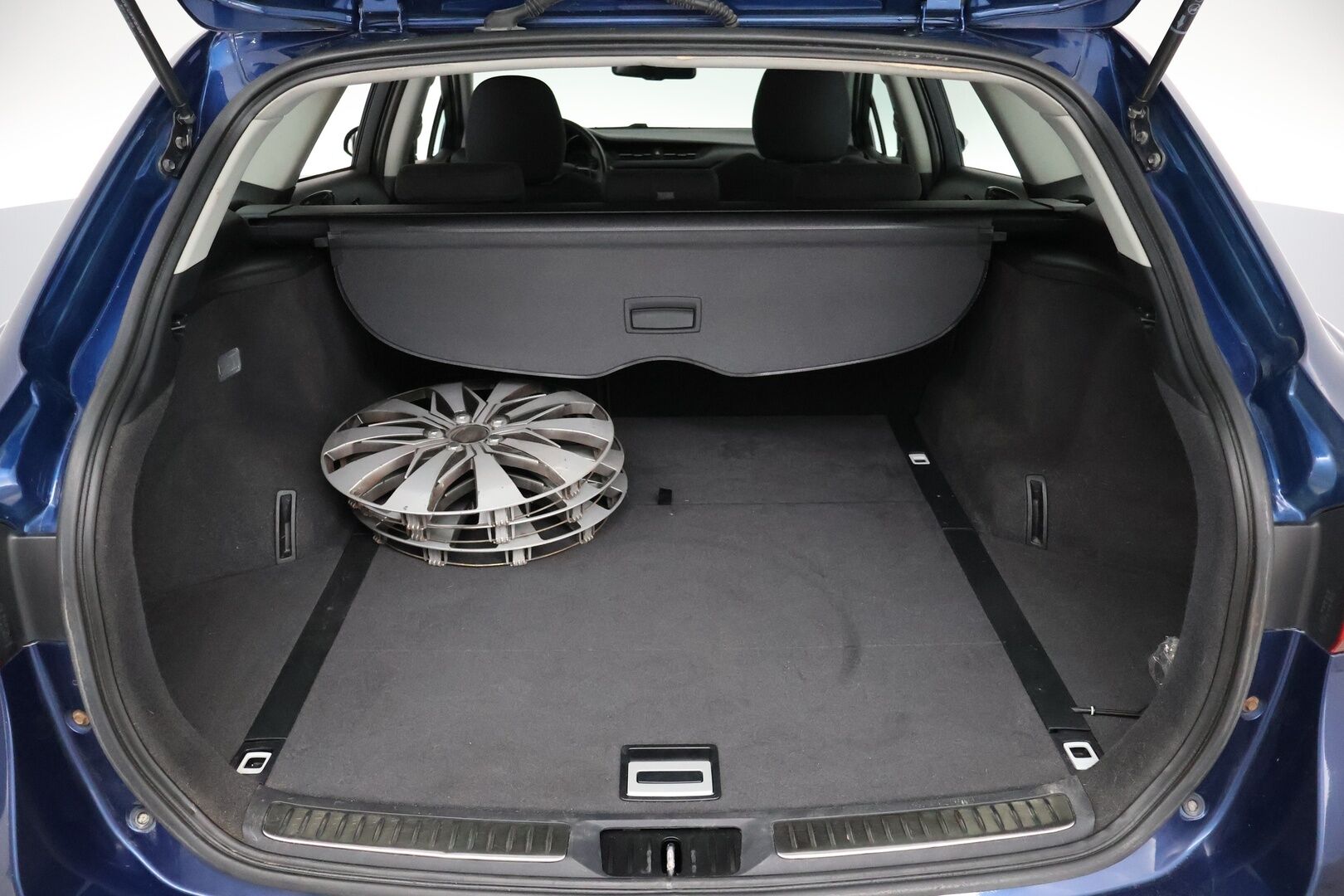 Toyota Avensis 2016 1,6 Valvematic Life Touring Sports -  | Suomi auto | Vakkari  | Bluetooth | Lohko+sisä | 2-Renkaat |