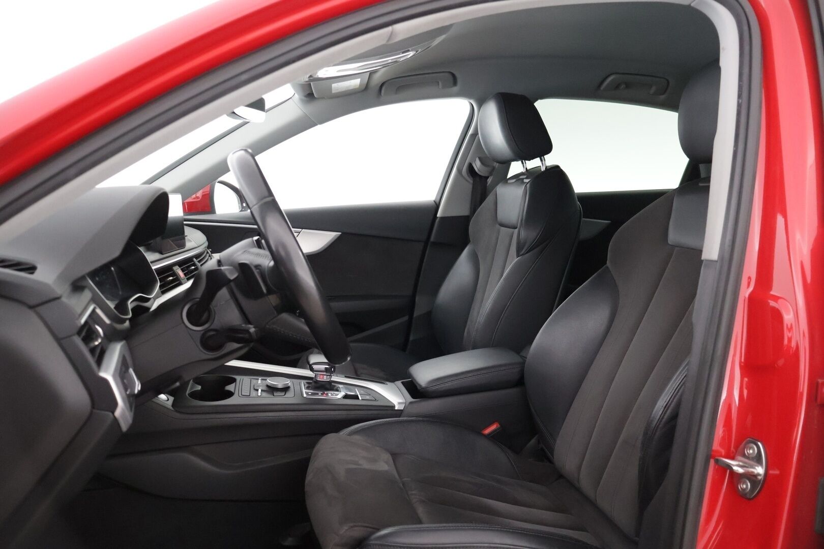 Audi A4 2017 Sedan S line Pro Business Sport 2,0 TFSI 140 kW S tronic - | S-line | Webasto | P-tutkat | Koukku | Suomi-auto |