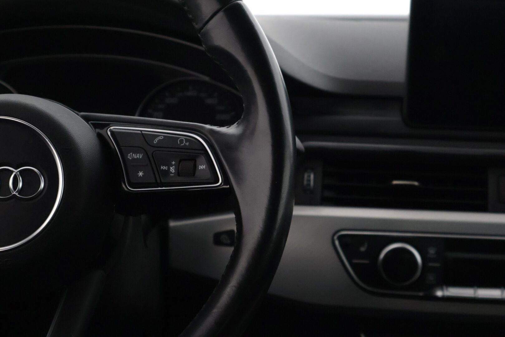 Audi A4 2017 Sedan S line Pro Business Sport 2,0 TFSI 140 kW S tronic - | S-line | Webasto | P-tutkat | Koukku | Suomi-auto |