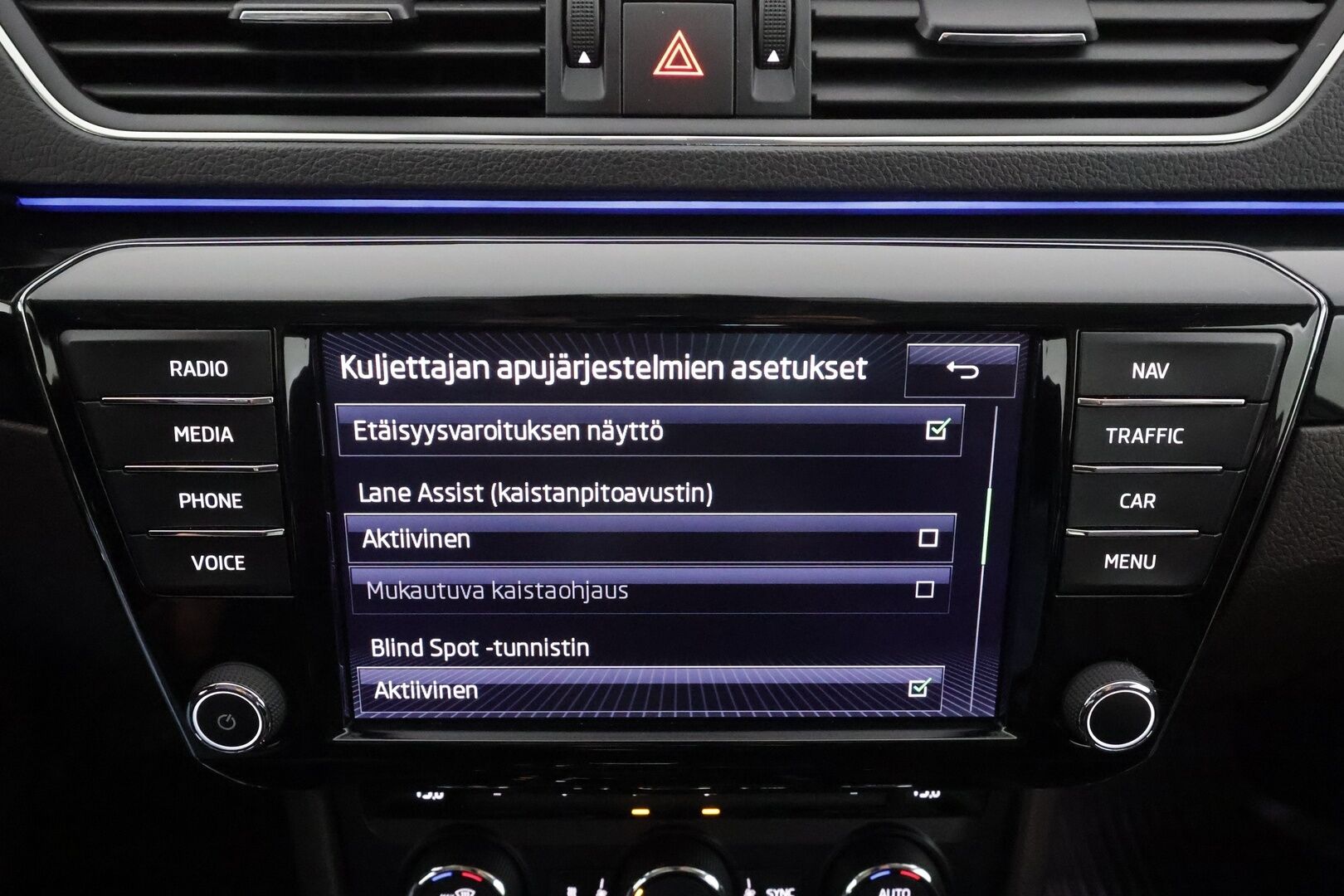 Skoda Superb 2017 2,0 TDI 190 4x4 L&K DSG * Canton / Webasto / Koukku / ACC / Xenon / Kattoluukku / Ilmastoitu Muistipenkki * - Suomi-auto / Kahdet renkaat aluvanteilla