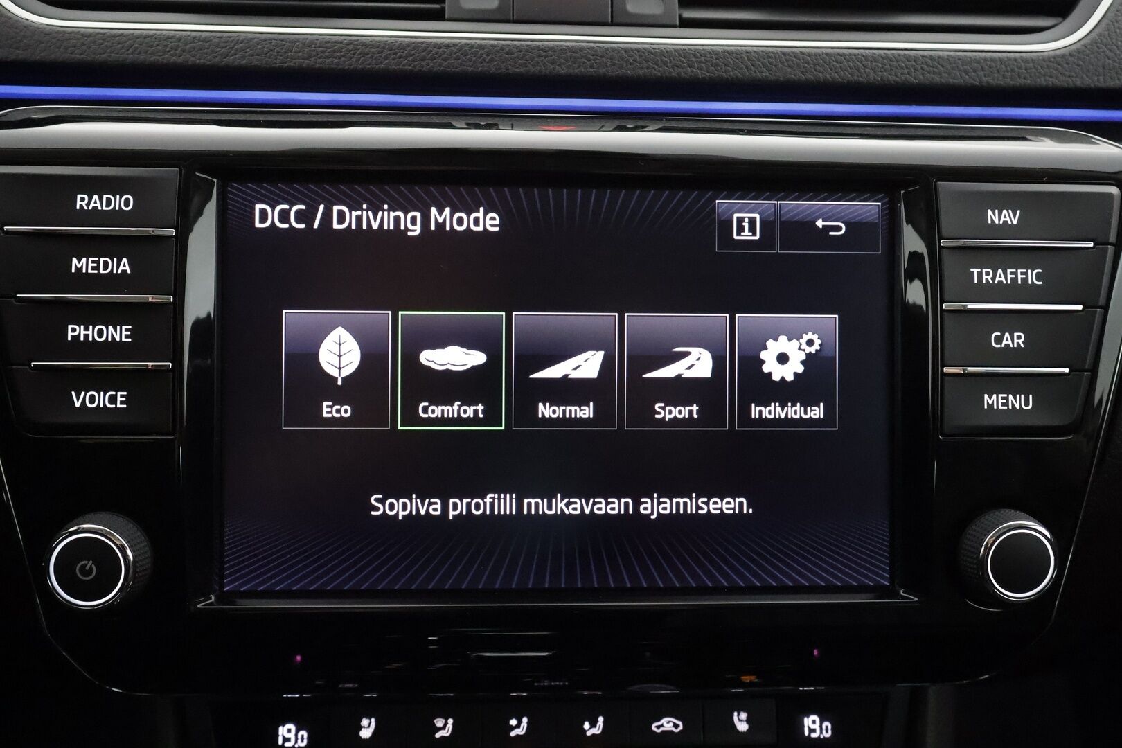 Skoda Superb 2017 2,0 TDI 190 4x4 L&K DSG * Canton / Webasto / Koukku / ACC / Xenon / Kattoluukku / Ilmastoitu Muistipenkki * - Suomi-auto / Kahdet renkaat aluvanteilla