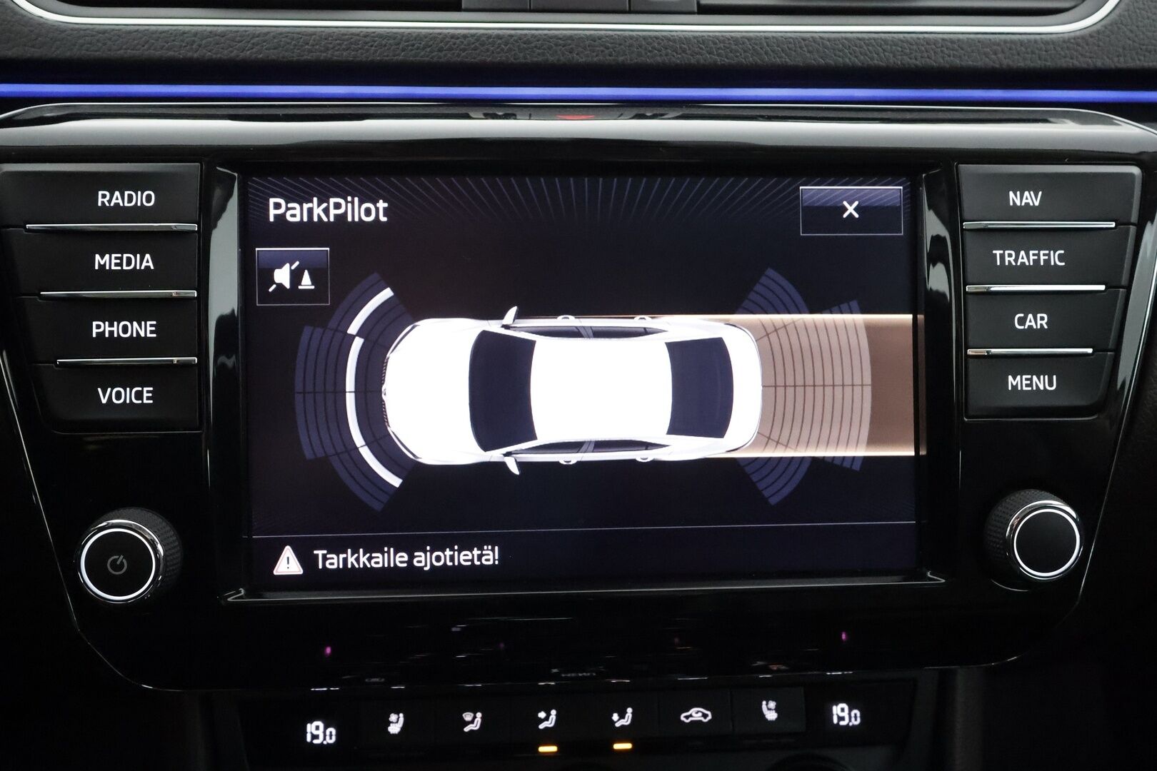 Skoda Superb 2017 2,0 TDI 190 4x4 L&K DSG * Canton / Webasto / Koukku / ACC / Xenon / Kattoluukku / Ilmastoitu Muistipenkki * - Suomi-auto / Kahdet renkaat aluvanteilla