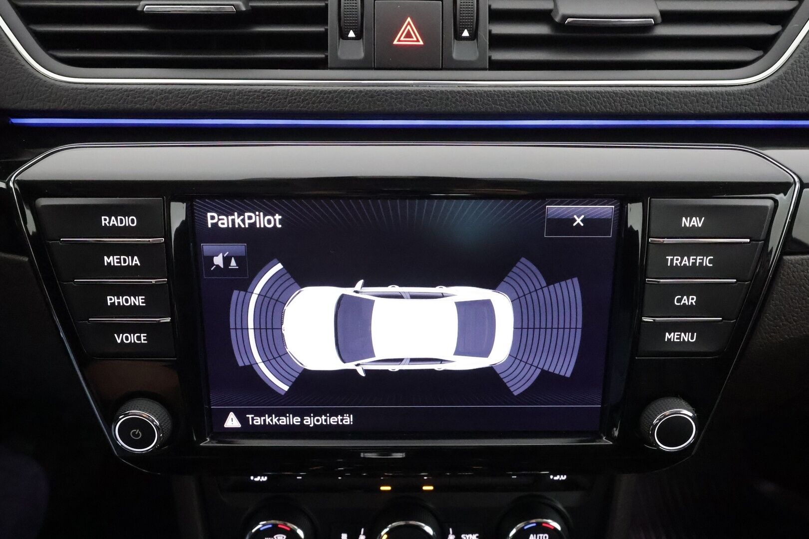 Skoda Superb 2017 2,0 TDI 190 4x4 L&K DSG * Canton / Webasto / Koukku / ACC / Xenon / Kattoluukku / Ilmastoitu Muistipenkki * - Suomi-auto / Kahdet renkaat aluvanteilla