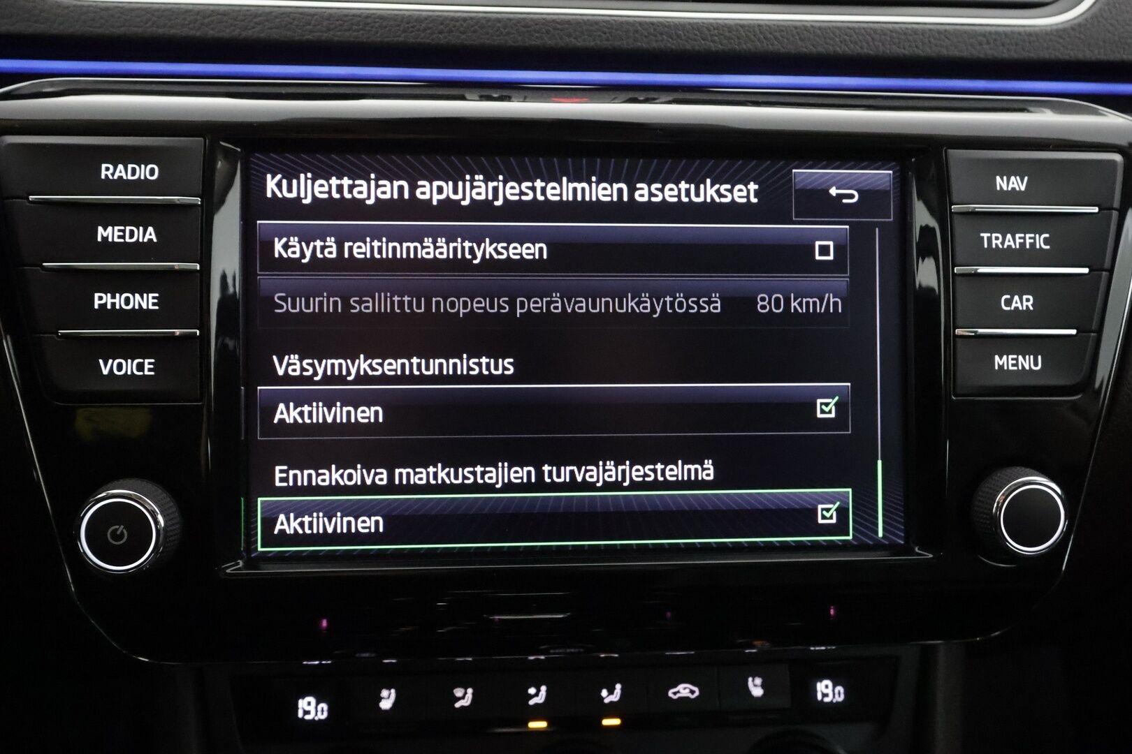 Skoda Superb 2017 2,0 TDI 190 4x4 L&K DSG * Canton / Webasto / Koukku / ACC / Xenon / Kattoluukku / Ilmastoitu Muistipenkki * - Suomi-auto / Kahdet renkaat aluvanteilla