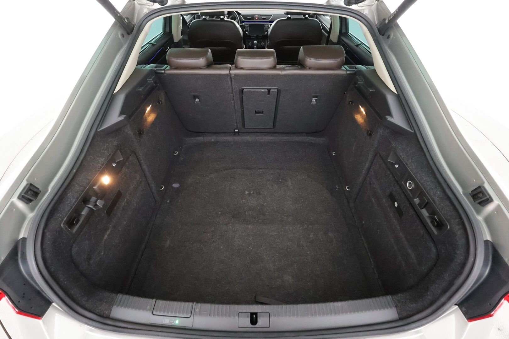 Skoda Superb 2017 2,0 TDI 190 4x4 L&K DSG * Canton / Webasto / Koukku / ACC / Xenon / Kattoluukku / Ilmastoitu Muistipenkki * - Suomi-auto / Kahdet renkaat aluvanteilla