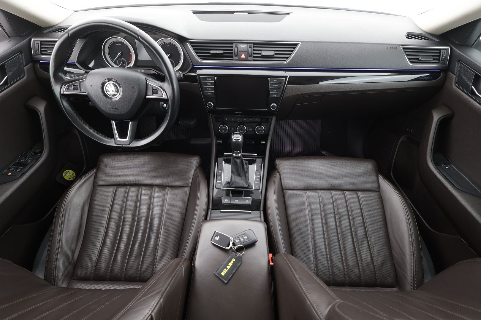 Skoda Superb 2017 2,0 TDI 190 4x4 L&K DSG * Canton / Webasto / Koukku / ACC / Xenon / Kattoluukku / Ilmastoitu Muistipenkki * - Suomi-auto / Kahdet renkaat aluvanteilla