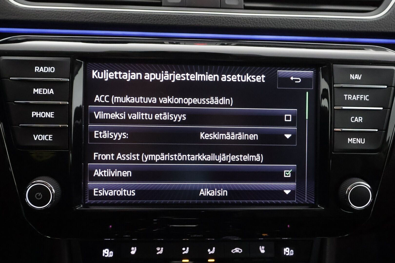 Skoda Superb 2017 2,0 TDI 190 4x4 L&K DSG * Canton / Webasto / Koukku / ACC / Xenon / Kattoluukku / Ilmastoitu Muistipenkki * - Suomi-auto / Kahdet renkaat aluvanteilla
