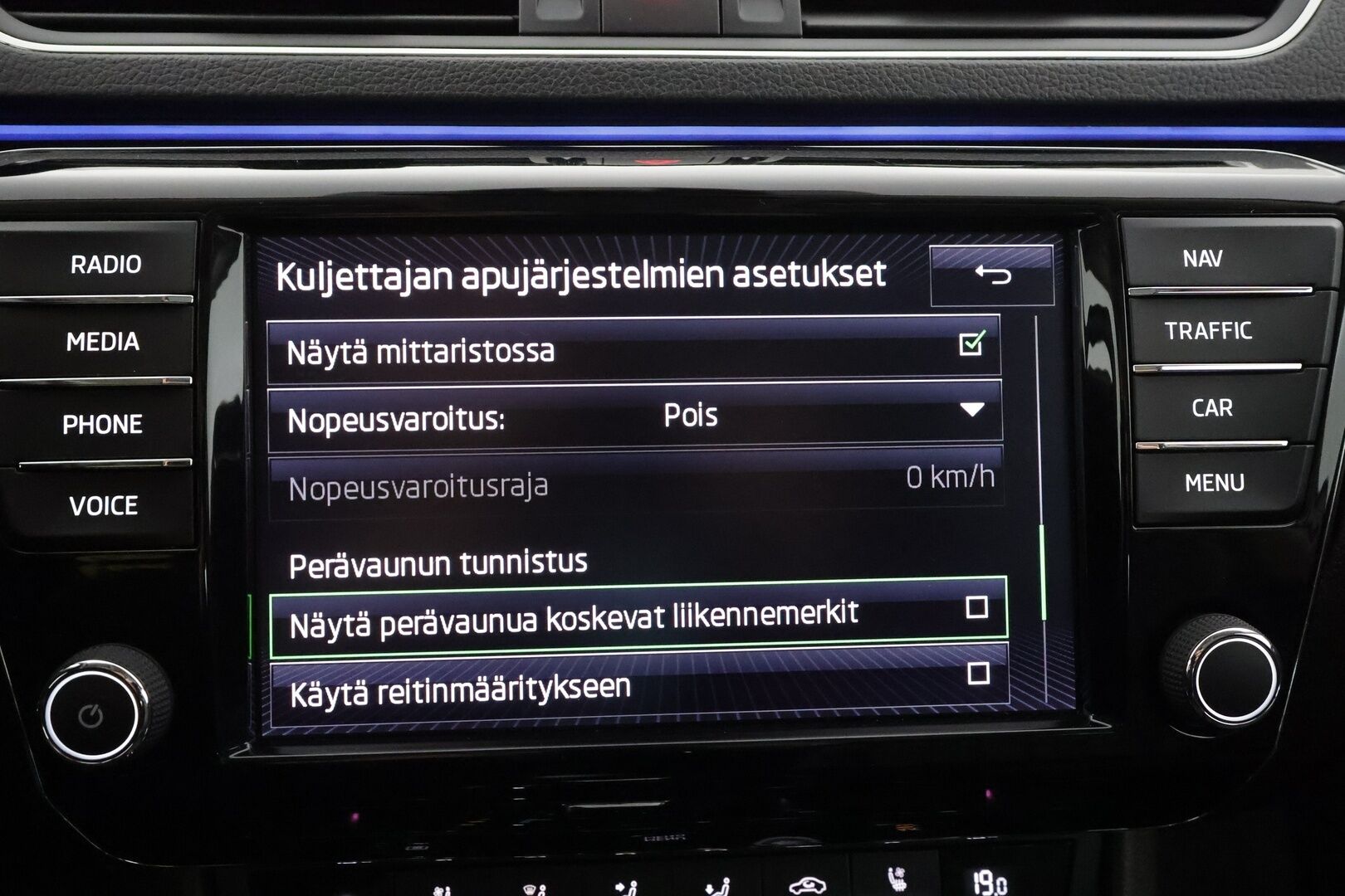 Skoda Superb 2017 2,0 TDI 190 4x4 L&K DSG * Canton / Webasto / Koukku / ACC / Xenon / Kattoluukku / Ilmastoitu Muistipenkki * - Suomi-auto / Kahdet renkaat aluvanteilla