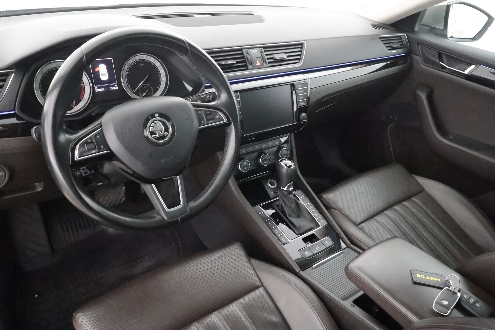 Skoda Superb 2017 2,0 TDI 190 4x4 L&K DSG * Canton / Webasto / Koukku / ACC / Xenon / Kattoluukku / Ilmastoitu Muistipenkki * - Suomi-auto / Kahdet renkaat aluvanteilla