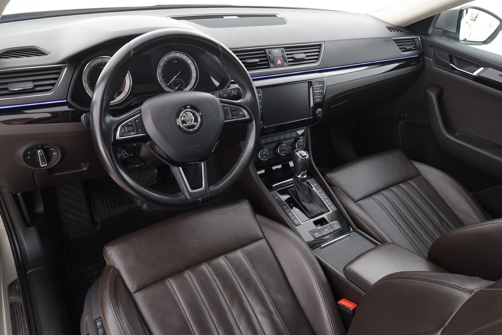 Skoda Superb 2017 2,0 TDI 190 4x4 L&K DSG * Canton / Webasto / Koukku / ACC / Xenon / Kattoluukku / Ilmastoitu Muistipenkki * - Suomi-auto / Kahdet renkaat aluvanteilla