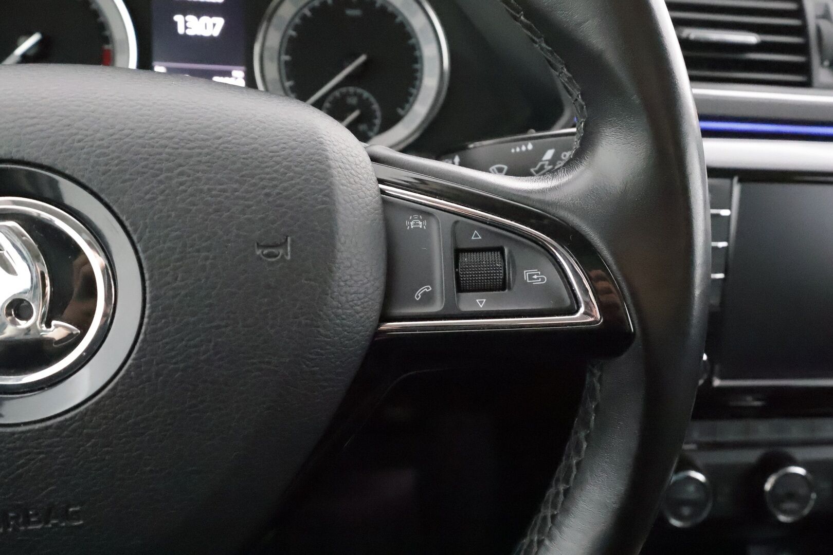 Skoda Superb 2017 2,0 TDI 190 4x4 L&K DSG * Canton / Webasto / Koukku / ACC / Xenon / Kattoluukku / Ilmastoitu Muistipenkki * - Suomi-auto / Kahdet renkaat aluvanteilla