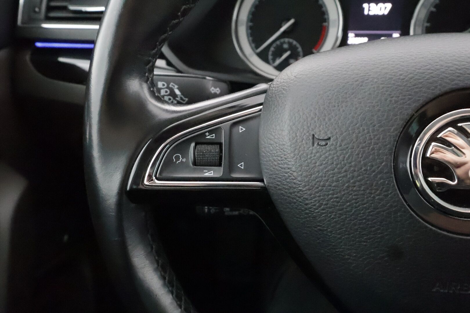 Skoda Superb 2017 2,0 TDI 190 4x4 L&K DSG * Canton / Webasto / Koukku / ACC / Xenon / Kattoluukku / Ilmastoitu Muistipenkki * - Suomi-auto / Kahdet renkaat aluvanteilla