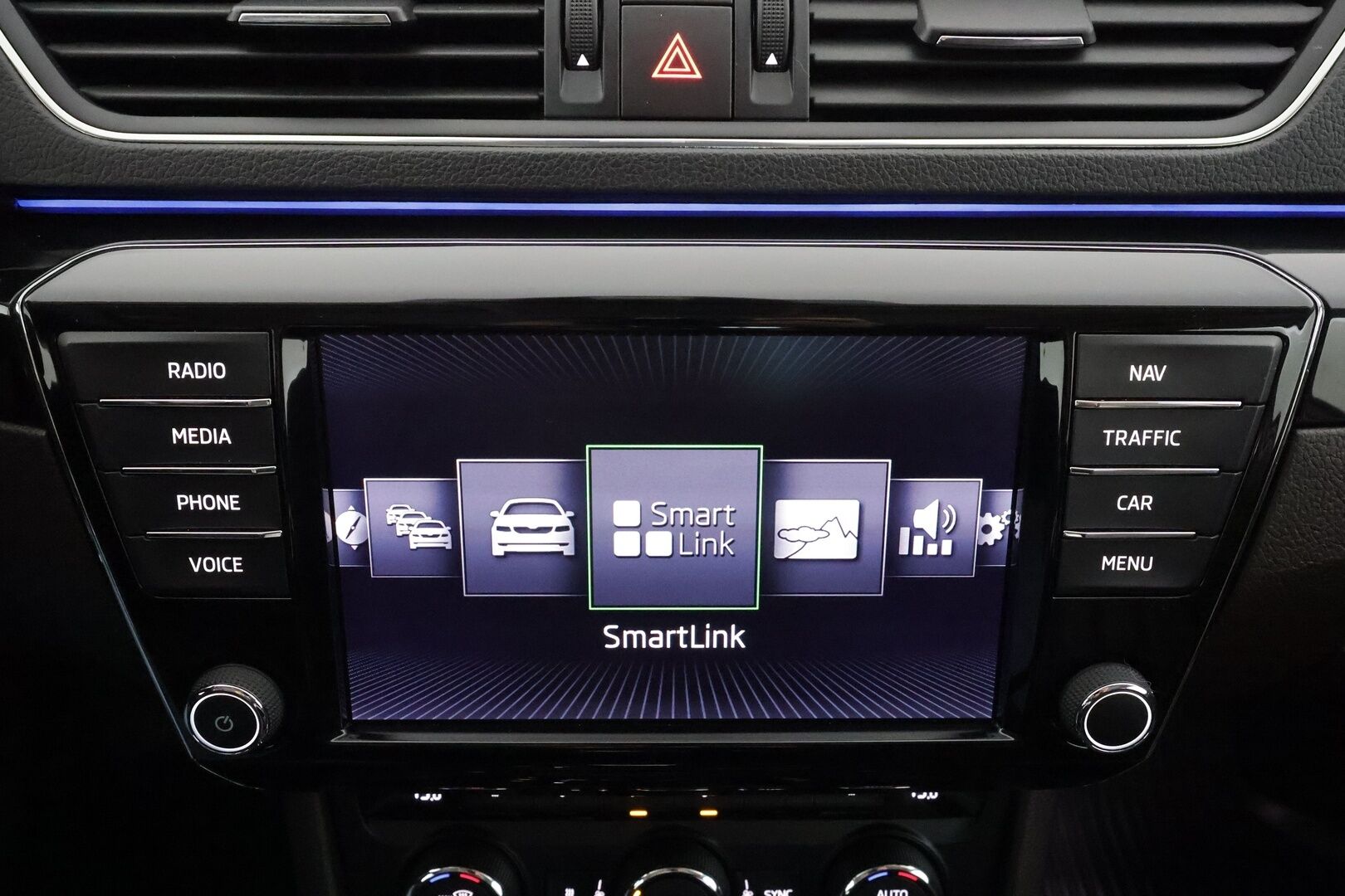 Skoda Superb 2017 2,0 TDI 190 4x4 L&K DSG * Canton / Webasto / Koukku / ACC / Xenon / Kattoluukku / Ilmastoitu Muistipenkki * - Suomi-auto / Kahdet renkaat aluvanteilla