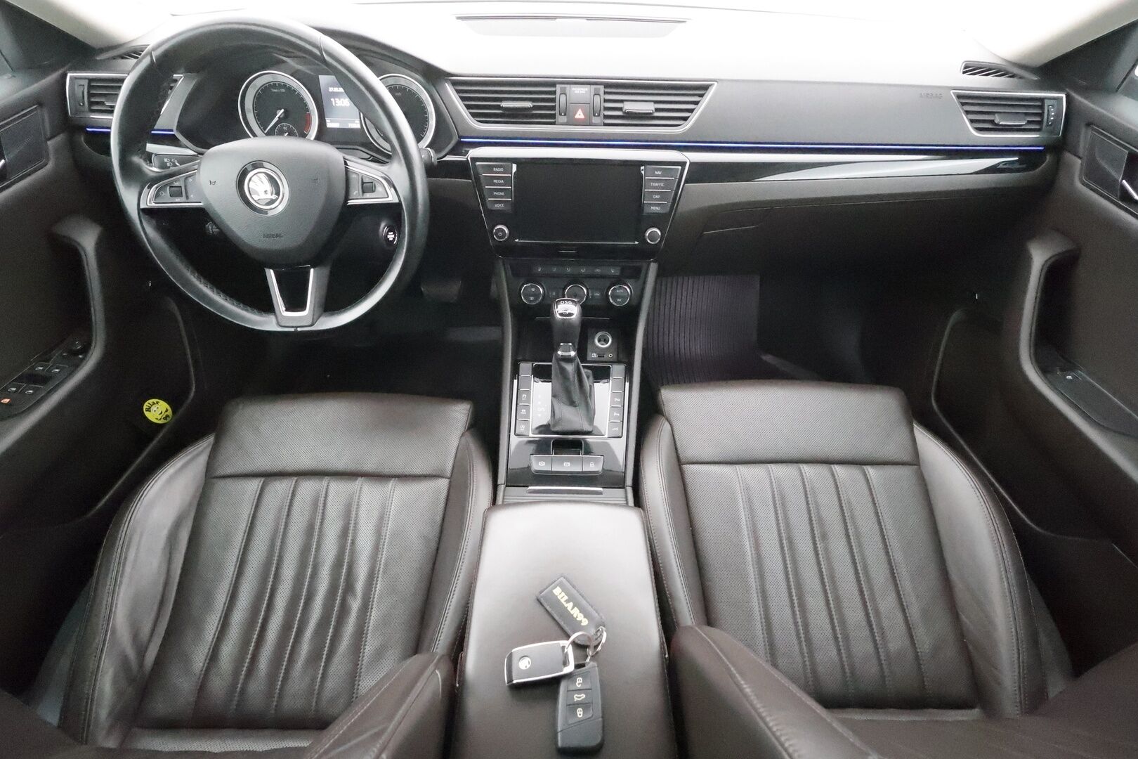 Skoda Superb 2017 2,0 TDI 190 4x4 L&K DSG * Canton / Webasto / Koukku / ACC / Xenon / Kattoluukku / Ilmastoitu Muistipenkki * - Suomi-auto / Kahdet renkaat aluvanteilla