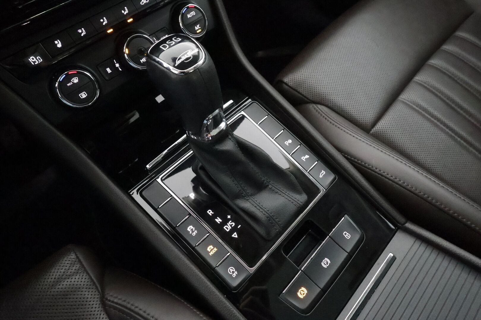 Skoda Superb 2017 2,0 TDI 190 4x4 L&K DSG * Canton / Webasto / Koukku / ACC / Xenon / Kattoluukku / Ilmastoitu Muistipenkki * - Suomi-auto / Kahdet renkaat aluvanteilla